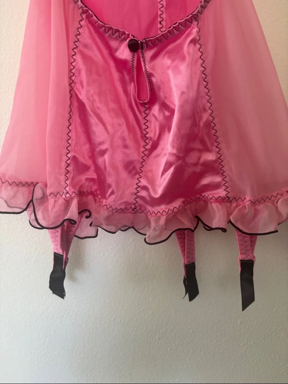 NWT!! NEW VINTAGE VS Pink Black Satin Lace Trim Sexy Lingerie Garter Details - Picture 8 of 11